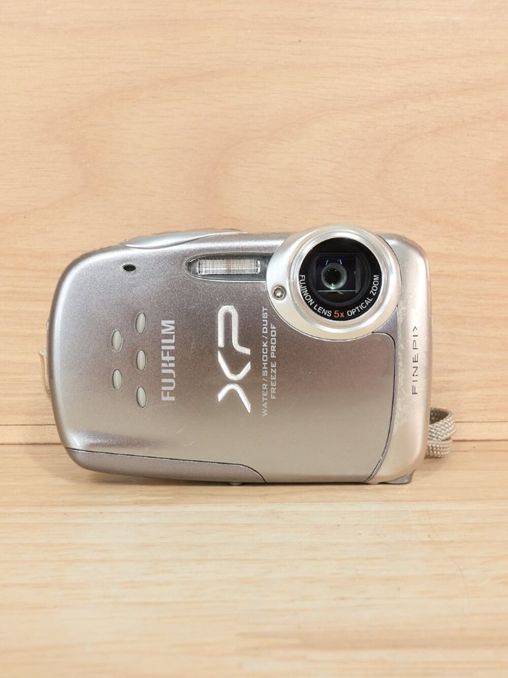 Fujifilm FinePix XP10 12.2MP CCD Waterproof Digital Camera 5x Zoom Tested